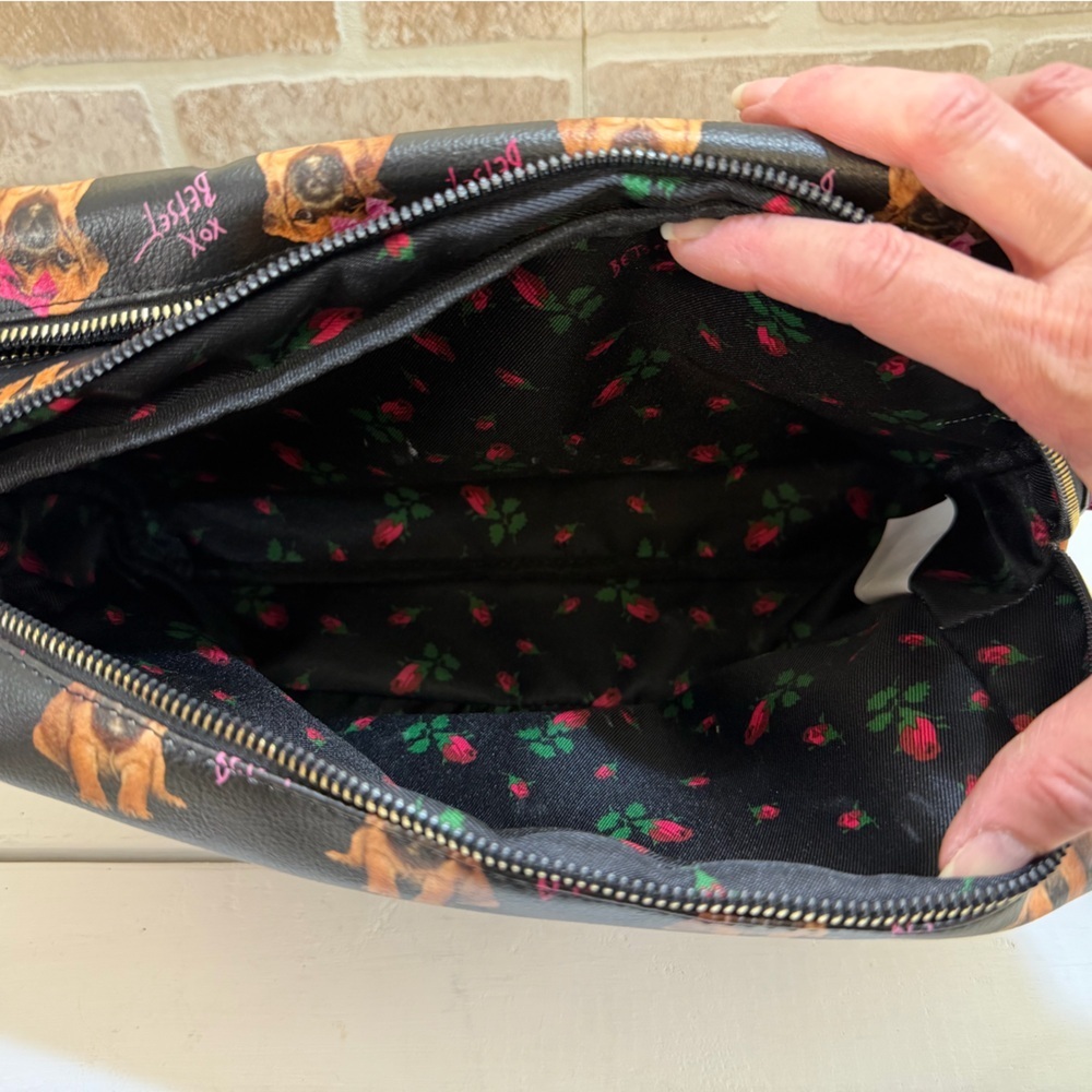 Betsey Johnson Large Weekender Cosmetic Makeup Travel Toiletry Bag Dog Print - Picture 5 of 6